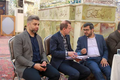 میز خدمت مسئولان استان فارس در حرم مطهر شاهچراغ(ع)