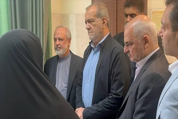 Pezeshkian visita a víctimas de ciberataque israelí ingresadas en Irán