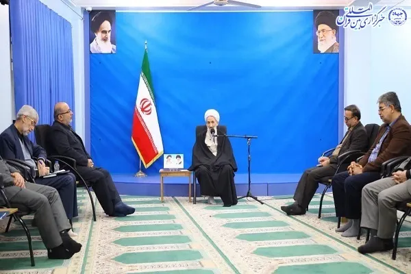 پذیرش نیروی انسانی بر اساس قانون و شایسته‌سالاری انجام شود