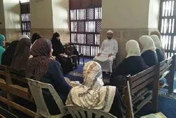 Egypt’s Al-Azhar Holding Educational Course for Female Quran Memorizers