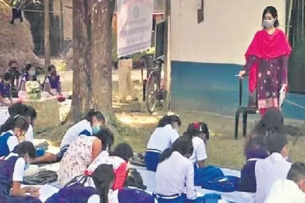 Bengal Mosque Turns Off Loudspeakers to Support Classes