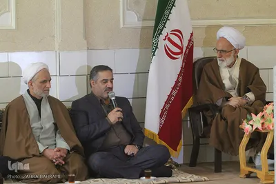 حضور «کاروان قرآن انقلاب» در دفتر آیت‌الله دری نجف‌آبادی نماینده ولی فقیه در استان مرکزی