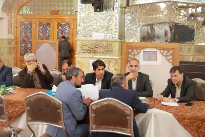 میز خدمت مسئولان استان فارس در حرم مطهر شاهچراغ(ع)