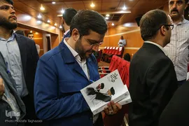 رونمایی از کتاب «روایت رهبری»