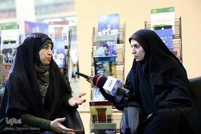 حضور زهره اخوان مقدم؛ عضو هیئت علمی دانشگاه علوم و معارف قرآن در غرفه ایکنا