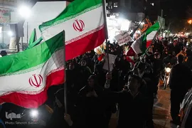 تجمع شبانه مردم در سوگ رهبر شهید