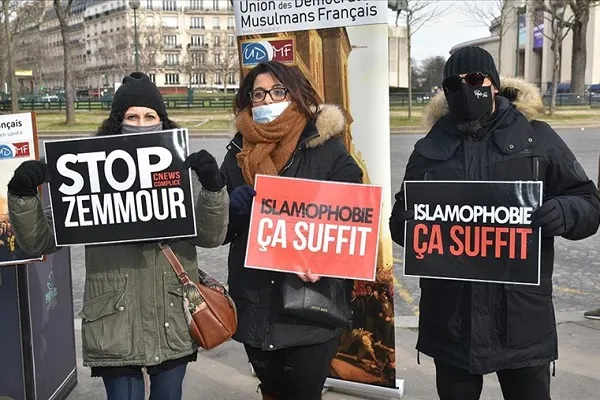 Fransa'da İslamofobi ve 'ayrılıkçı' yasa tasarısı protesto edildi