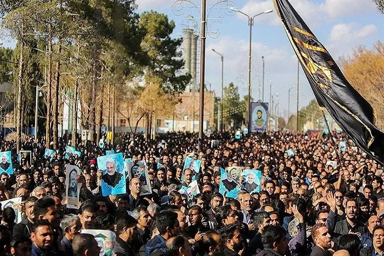راهپیمایی مردم کرمان در محکومیت جنایت آمریکا برای شهادت سردار سلیمانی
