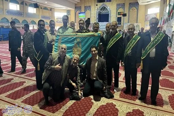 آیین پرچم گردانی مسجد جمکران در نماز جمعه بابلسر
