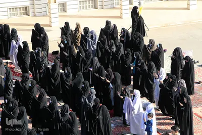 اقامه نماز عید فطر در امامزاده جعفر(ع) یزد