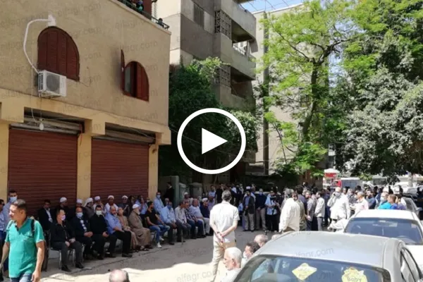 بالفیديو...القرآن بصوت الطبلاوى في جنازة شيخ المقرئين بالجيزة