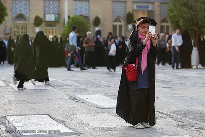 به اهتزاز درآمدن پرچم امامزادگان طاهر و حمزه علیهما السلام 