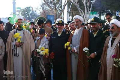 جشن مبعث و گلباران مزار شهدای انقلاب در گلستان شهدای اصفهان
