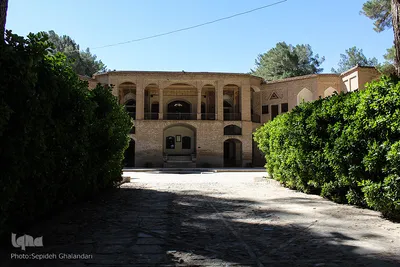 نگاهی به تاریخ در عمارت جهانی اکبریه بیرجند