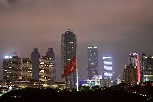 Türkiye'de bayraklar yarıya indirildi