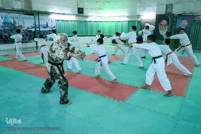 سی و شش سال آتش به اختیاری حاج احمد علمایی هفتاد و سه ساله، پیشکسوت بسیجی ورزش های رزمی در تعلیم و پرورش کودکان و نوجوانان