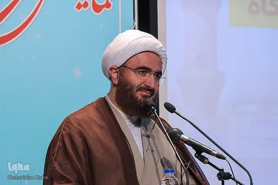 حجت الاسلام والمسلمین علی اکبری، رئیس شورای سیاست گذاری ائمه جمعه کشور در همایش علمی وحدت حوزه و دانشگاه در تبریز