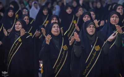 آئین لاله گردانی شام غریبان در حرم شاهچراغ(ع)