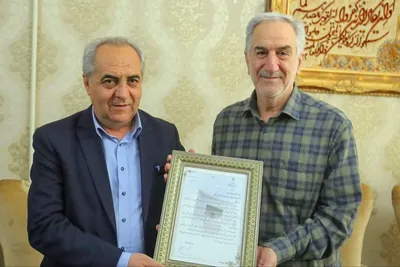 دیدار استاندار آذربایجان شرقی با معلم دوران دبیرستان