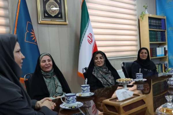 نشست مدیران زن با مدیرکل اسناد و کتابخانه ملی یزد