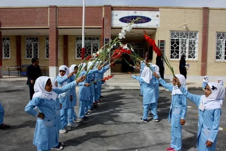 به ازای هرشعبه بانک گردشگری، یک مدرسه می‌سازیم