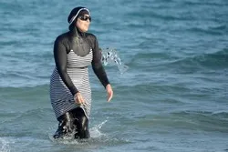 France : elles se baignent en burkini pour défendre 