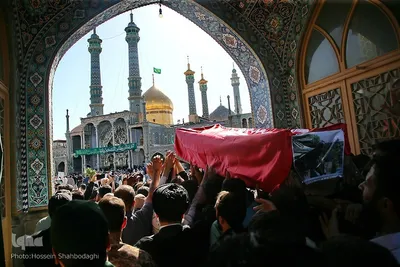 مراسم تشییع پیکر جانباز شهید مدافع حرم مهدی کریمیان در حرم حضرت معصومه (س) قم