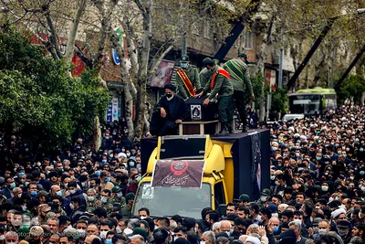 Tausende Menschen nehmen Abschied von Ayatollah Alavi Gorgani