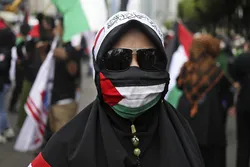 Protesters March to U Embassy in Jakarta, Demand End to Israeli Attacks on Palestine  