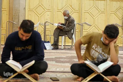 جزء خوانی دانش آموزان در شبستان مسجد وکیل شیراز