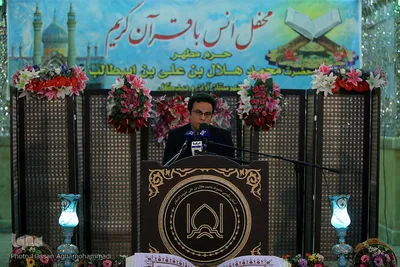 محفل انس با قرآن کاروان قرآنی انقلاب در امامزاده محمد هلال ابن علی(ع) کاشان