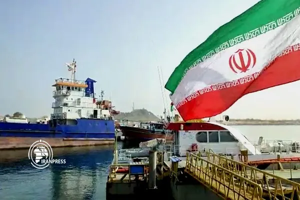 ایران ته د امام خمینی د راستنیدو په مناسبت د ایران په بندرونو کې کشتیو سایرنونه وغږول