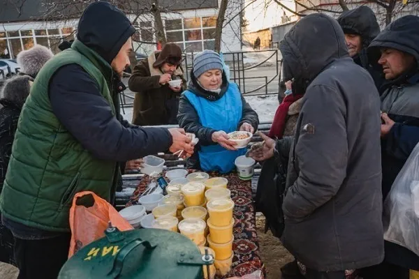 Нуждающиеся получили горячие обеды и сезонную одежду от ДУМ РТ