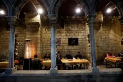 کنیسة في برشلونه تقدّم مائدة إفطار للمسلمین