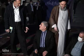 اقامه نماز جماعت شرکت کنندگان در پایان مراسم هفدهمین سالروز تأسیس خبرگزاری بین المللی قرآن (ایکنا)