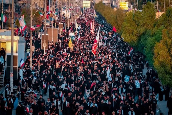 إقامة الصلاة على الجثمان الطاهر لقائد الأمة الشهيد في الحرم العلوي + فيديو