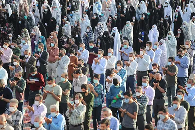Fitr-Festgebet im Heiligen Schrein von Schah Tscheragh verrichtet
