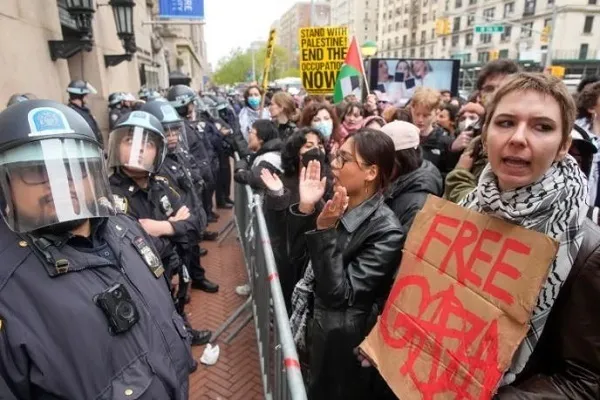 Nova York: Polícia prende dezenas de manifestantes pró-Palestina na Universidade de Columbia