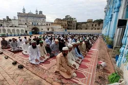 Pakistan Oks Mass Prayers in Mosques in Ramadan