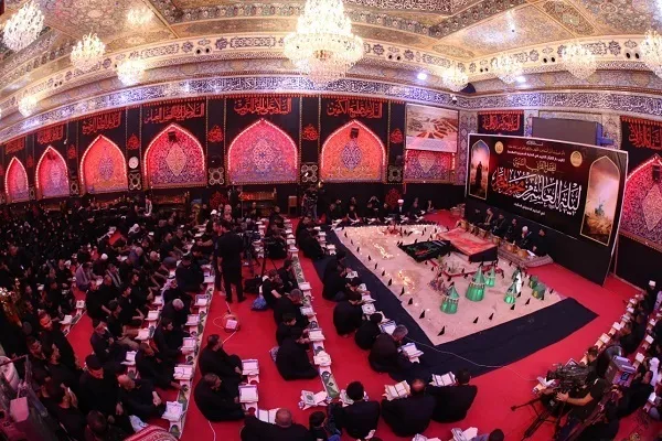 Aşura gecəsində İmam Hüseynin (ə) hərəmində Quran məclisi keçirilib