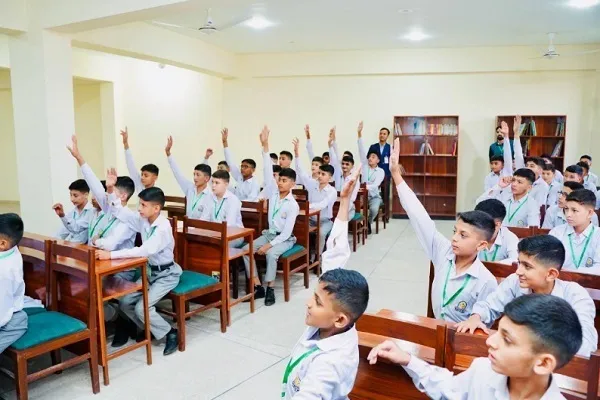 आस्ताने हुसैनी के एक प्रतिनिधिमंडल ने पाकिस्तान के इस्लामाबाद में एक कुरानिक स्कूल का दौरा किया
