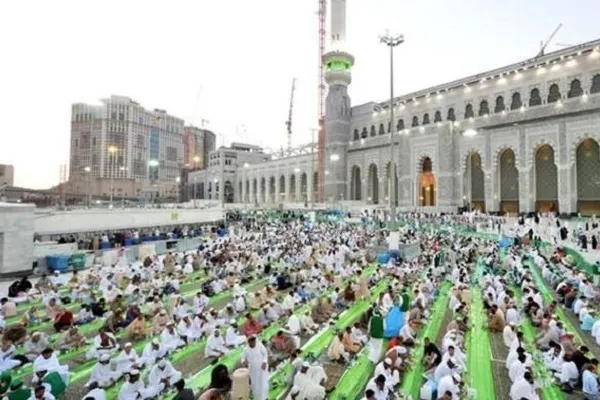 4,9 Milhões de Refeições de Iftar Servidas nos Locais Mais Sagrados do Islã na Primeira Semana do Ramadão