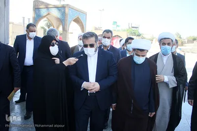 حضور وزیر ارشاد در حرم علی‌بن مهزیار اهوازی