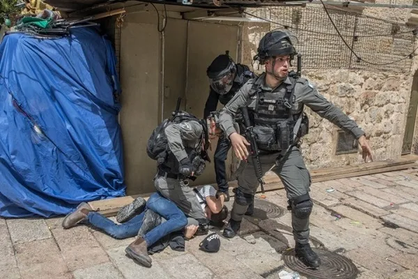 680 شخصية عالمية تدعو بايدن لإنهاء القمع ضد الفلسطينيين