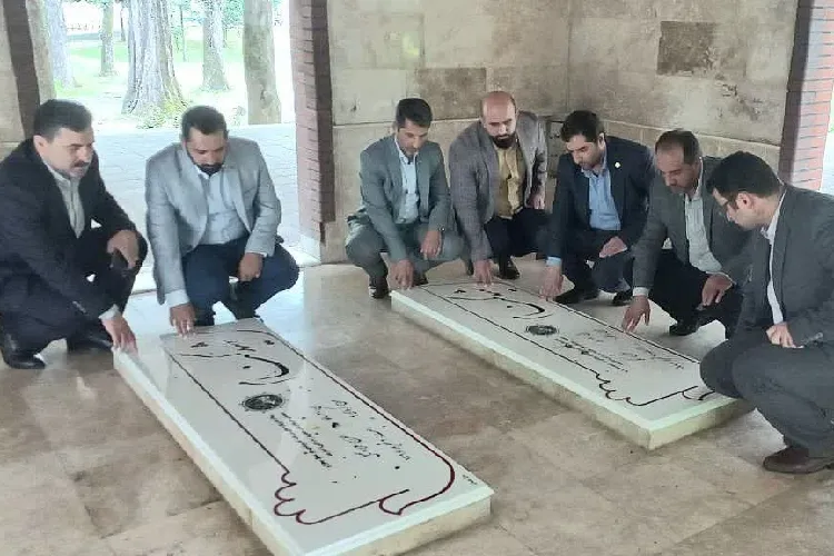 ادای احترام به امام(ره) و شهدا روحیه ایثار را در جامعه زنده نگه می‌دارد