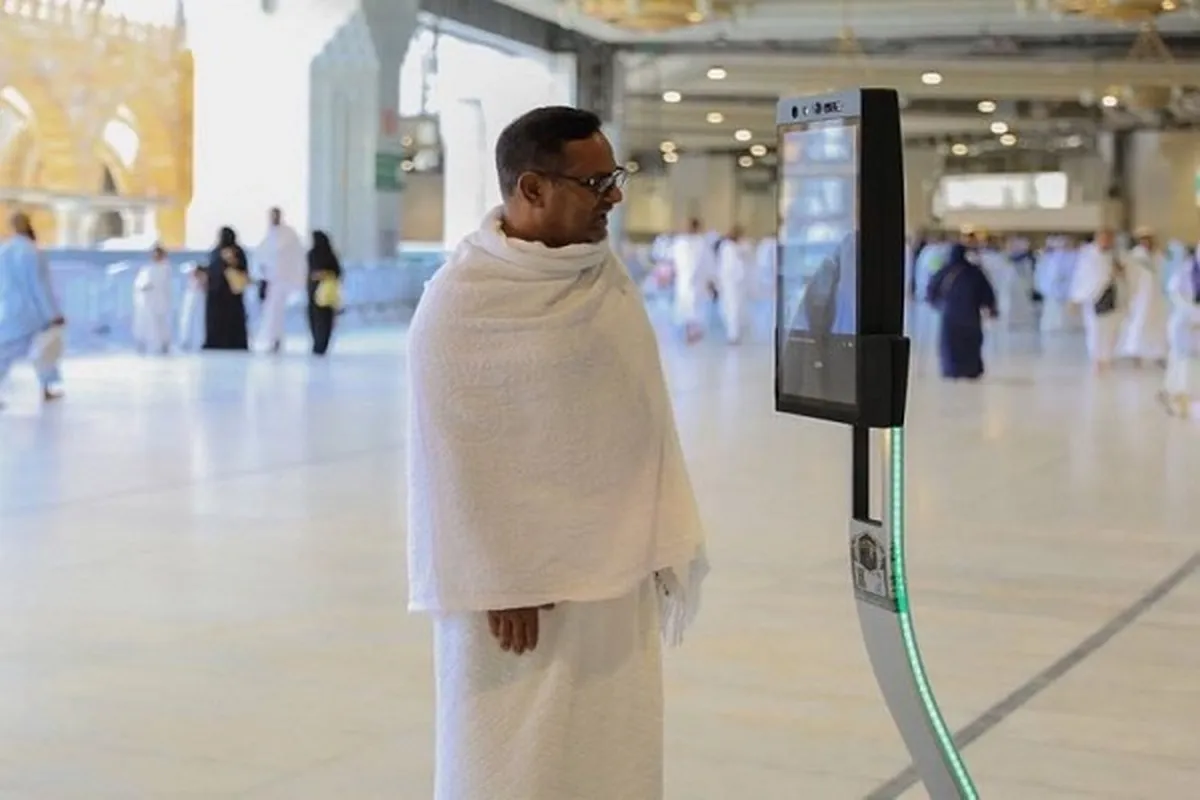 ‘Guidance Robot’ Unveiled at Mecca Grand Mosque to Help Pilgrims