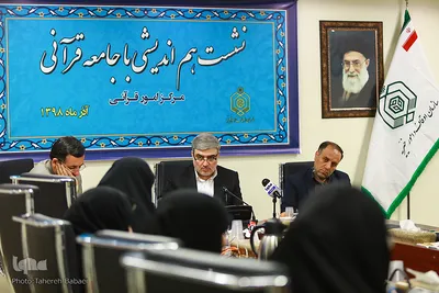 نشست هم‌اندیشی رئیس مرکز امور قرآنی اوقاف با بانوان قرآنی