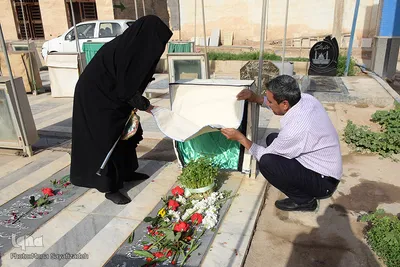 مادرانه هایی عاشقانه بر مزار تک فرزند شهیدم