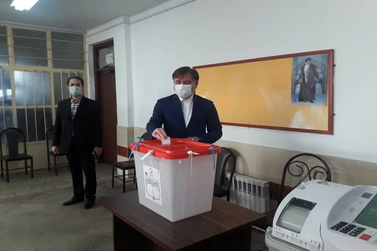 مشارکت در تعیین سرنوشت کشور حق آحاد ملت است