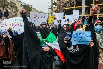 تجمع مردمی دانشجویی مقابل سفارت فرانسه